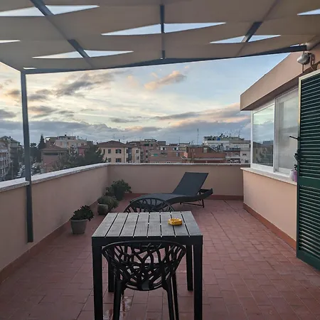 Apartament Casetta Sole, Superattico Con Terrazzo Vicino San Pietro, New *